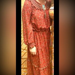 Max Studio size medium (fits8-10)